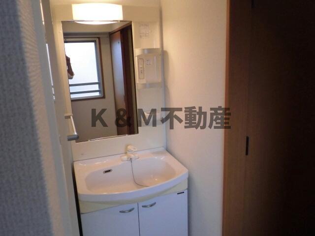 洗面設備　コンパクトで使いやすい洗面所