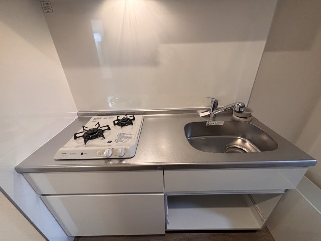 キッチン　ミニキッチンなのでキッチン周りの掃除も楽になります。