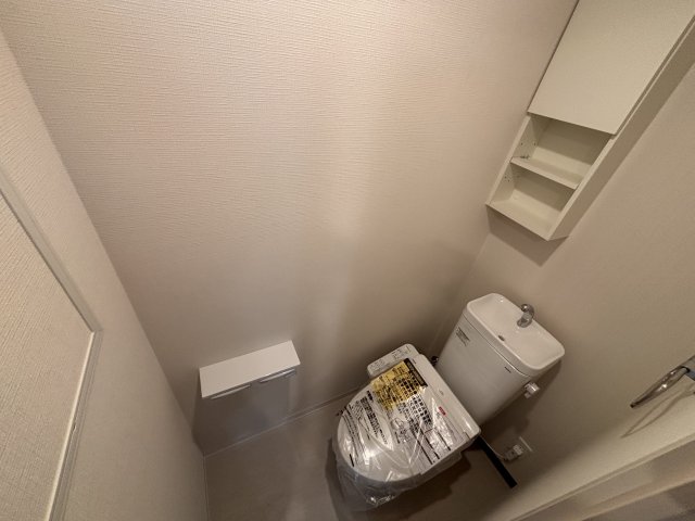 トイレ　トイレ上に小物収納スペースがあるので常に綺麗に出来ちゃう