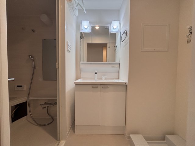 洗面設備　綺麗な洗面所です。