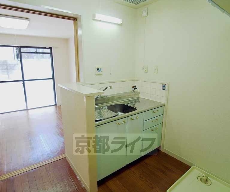 キッチン　コンパクトですが機能的なキッチンです