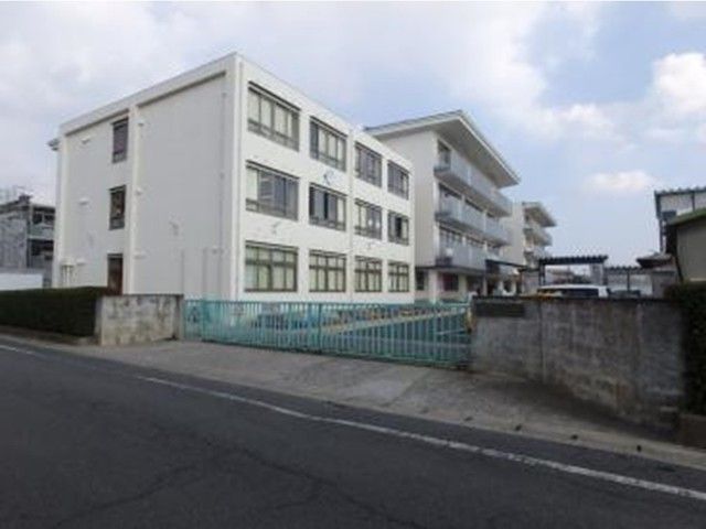 小学校　老松小学校（小学校）まで750m