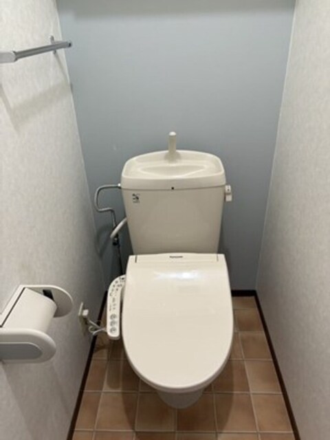 トイレ　温水洗浄暖房便座