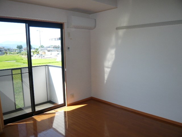 居室・リビング　※別部屋参考写真