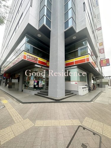 コンビニ　デイリーヤマザキ 横浜アリーナ前店（コンビニ）まで125m