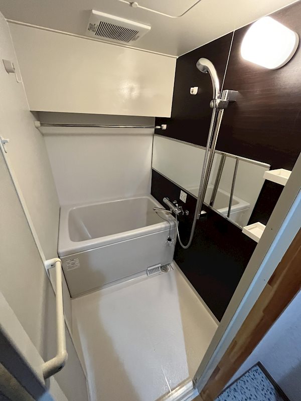 バス・シャワールーム　浴室　※別号室参考写真