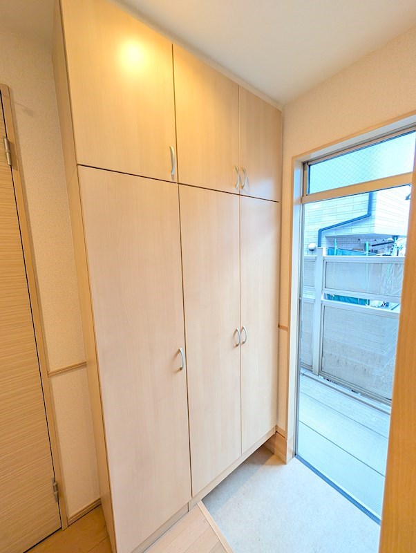 玄関　玄関収納あり