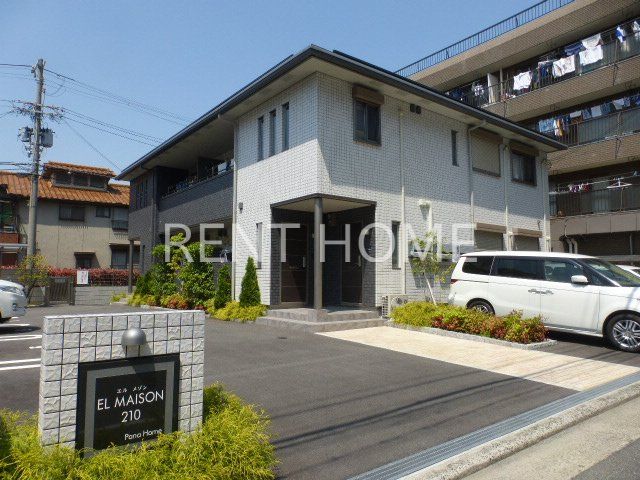 建物外観　駐車場