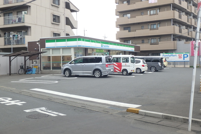 コンビニ　ファミリーマート坂戸駅南けやき通り店（コンビニ）まで40m