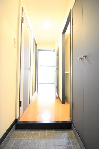 玄関　※別部屋の参考写真となります※現況優先※