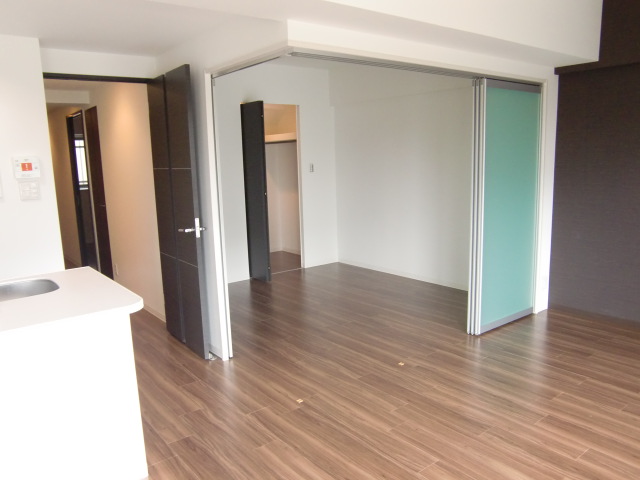 居室・リビング　部屋として使うも良し、リビングとして使うも良しです。