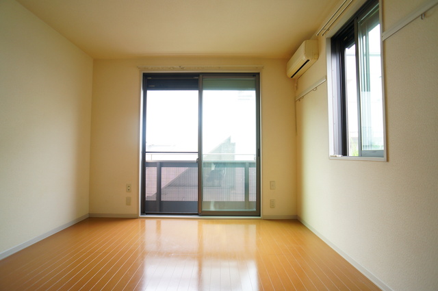 その他部屋・スペース　２階・２面採光のお部屋でゆっくりお過ごし頂けます♪