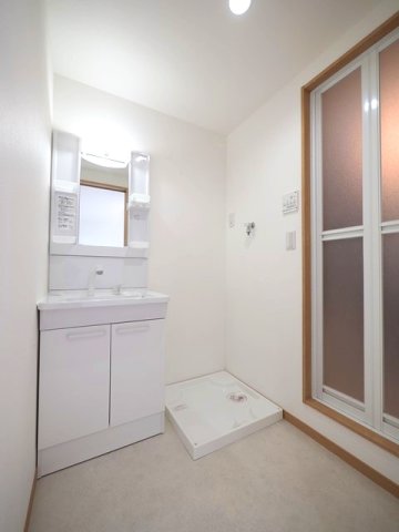 洗面設備　身支度に便利な洗髪洗面化粧台