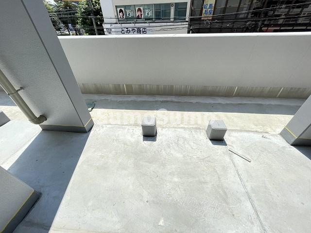 バルコニー　外からの目が気にならないバルコニーで洗濯物が干せます