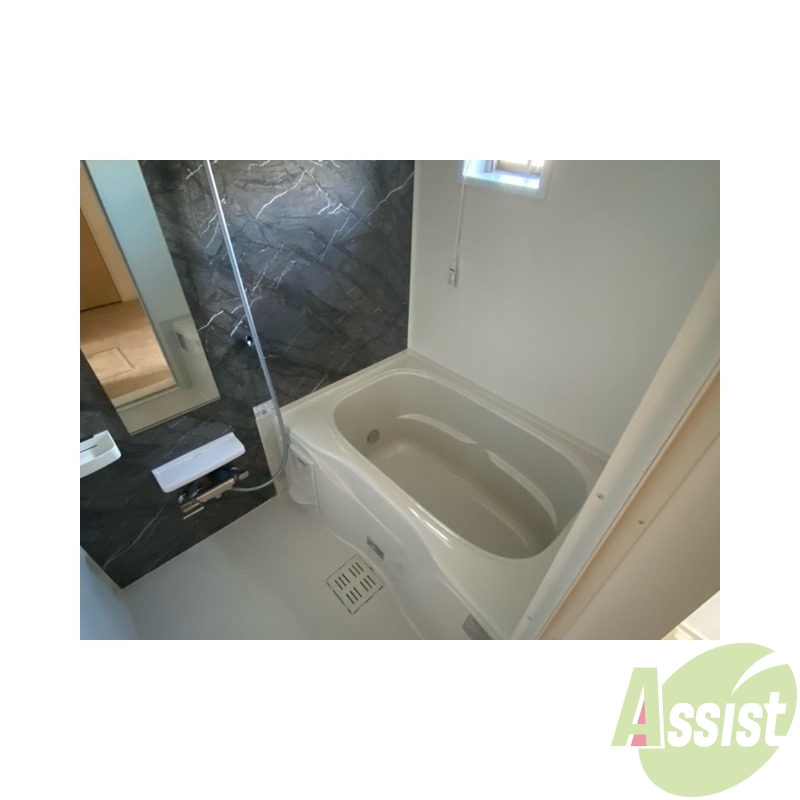 バス・シャワールーム　お風呂には追い焚き機能もついていて便利ですね