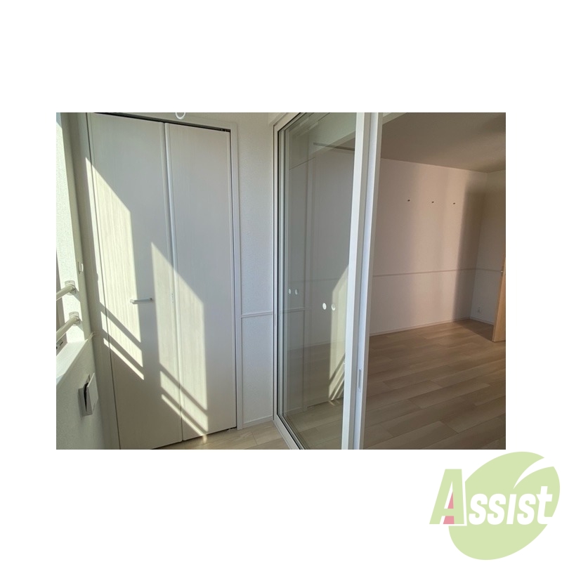 収納　サンルームにあるクローゼット、中の広さが気になりますね