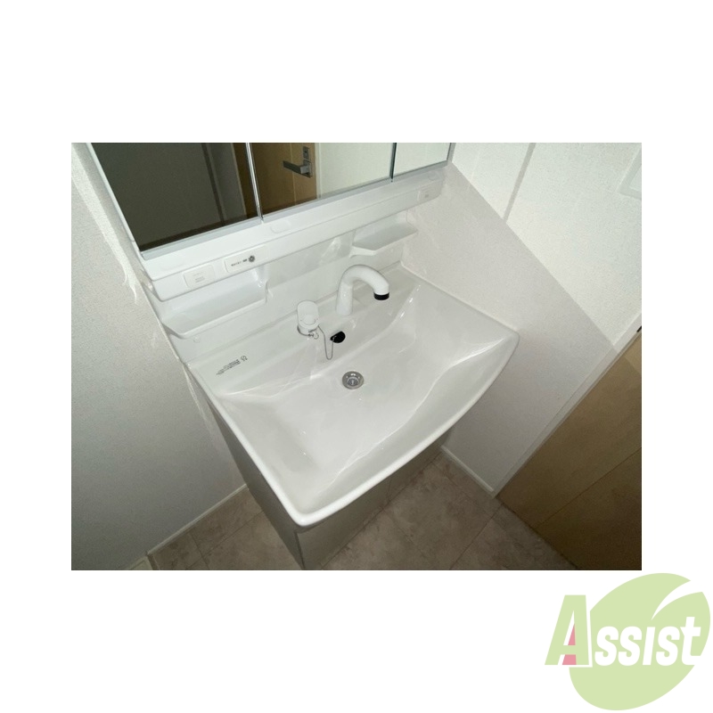 洗面設備　毎日の身だしなみはこちらで、洗面化粧台です