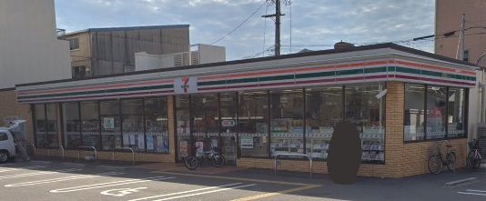 コンビニ　セブンイレブン（コンビニ）まで429m