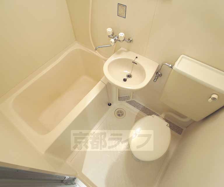 バス・シャワールーム　ユニットバスだからトイレ掃除も楽々・