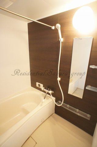 バス・シャワールーム　ご家族や長時間入浴に便利な追い炊き機能付きです♪