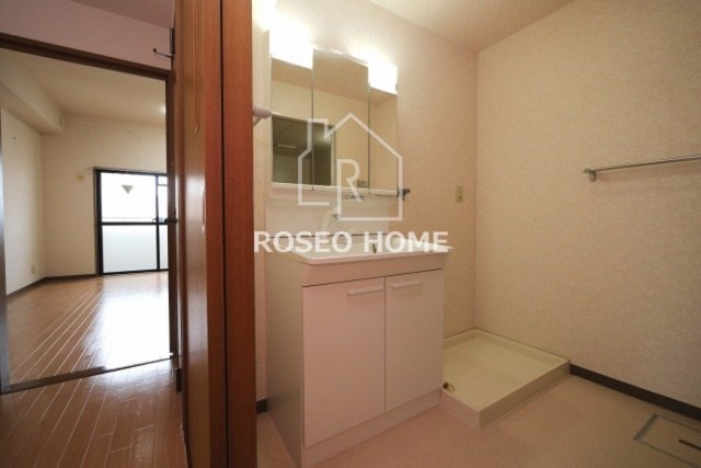 洗面設備　同マンション別部屋：参考写真