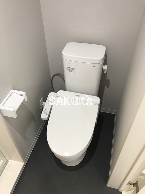 トイレ　嬉しい温水洗浄便座♪