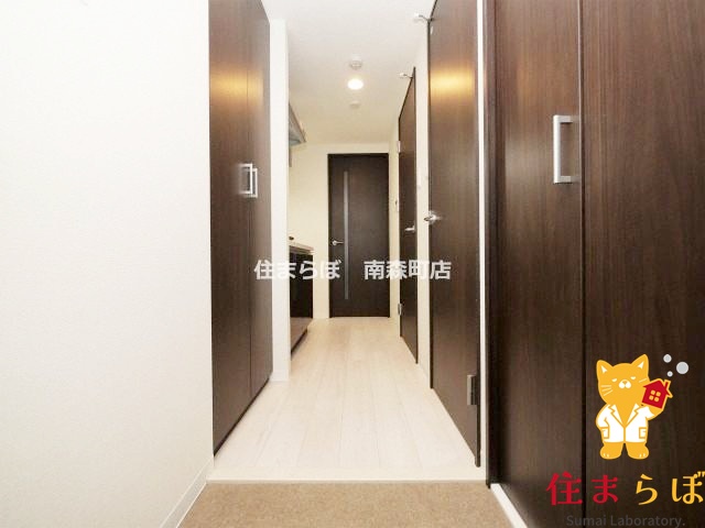 玄関　「気になったら、LINEで気軽に相談できますよ。」