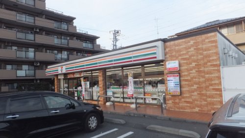 コンビニ　セブンイレブン 日野万願寺2丁目店（コンビニ）まで584m