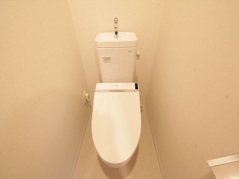 トイレ　温水洗浄暖房便座付トイレ