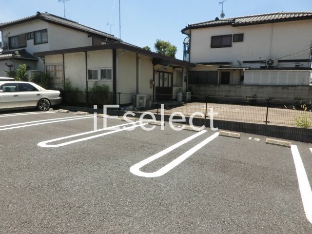 駐車場　敷地内駐車場。