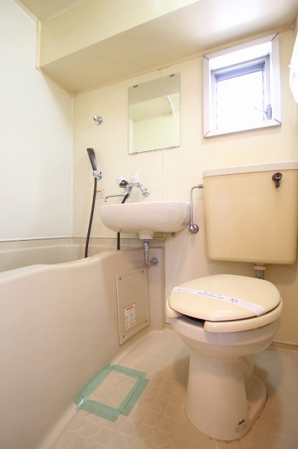 バス・シャワールーム　同物件別号室のものです。