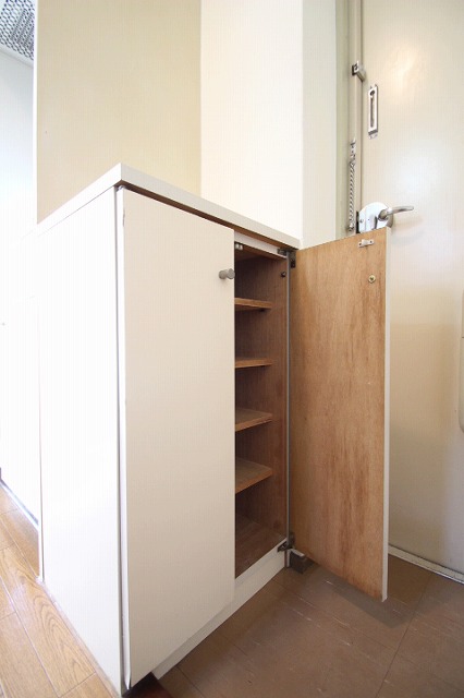 玄関　同物件別号室のものです。