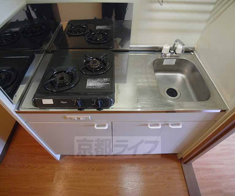 キッチン　２口ガスコンロが設置されています。