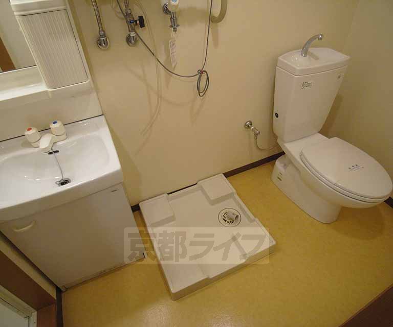 洗面設備　ヨーロピアンタイプの洗面所です。