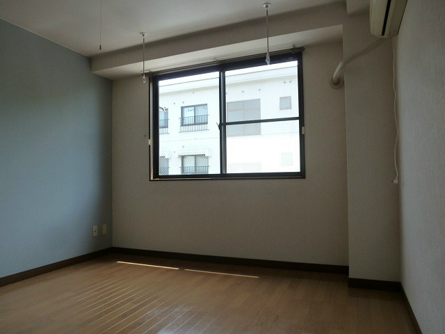 居室・リビング　写真は別号室です