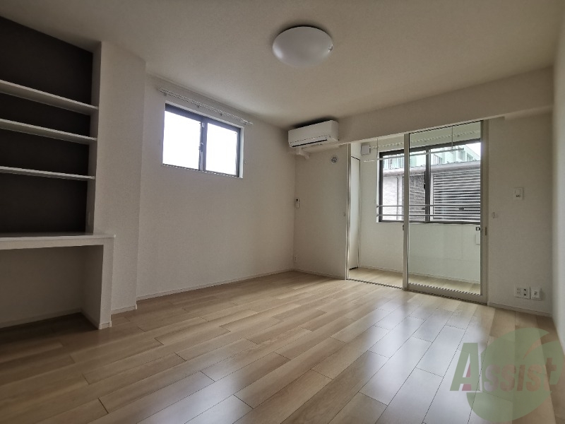 居室・リビング　大きな窓が付いていて日差しもたっぷり入ります。