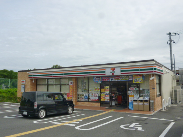 コンビニ　セブンイレブン（コンビニ）まで500m