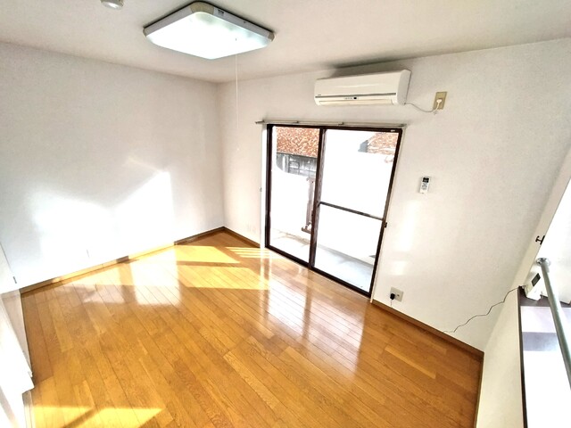 居室・リビング　★南向きで明るい雰囲気の７帖洋室です★