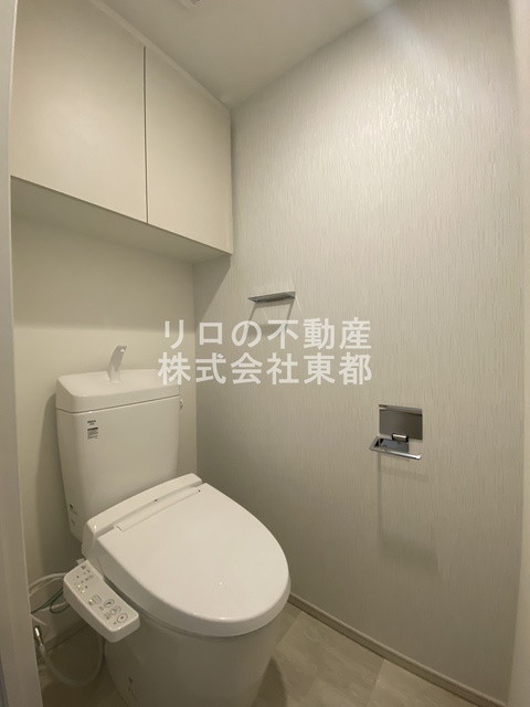 トイレ　白基調で清潔感のあるトイレです♪