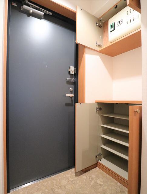 玄関　玄関　※同物件・同仕様画像