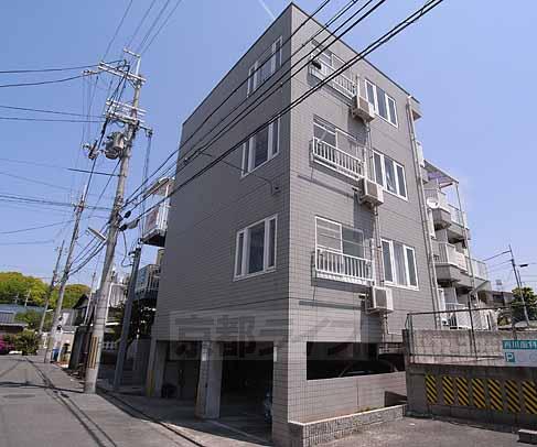 建物外観　ベランダのない部屋も有ります。