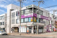 コンビニ　セブンイレブン札幌澄川駅前店（コンビニ）まで150m