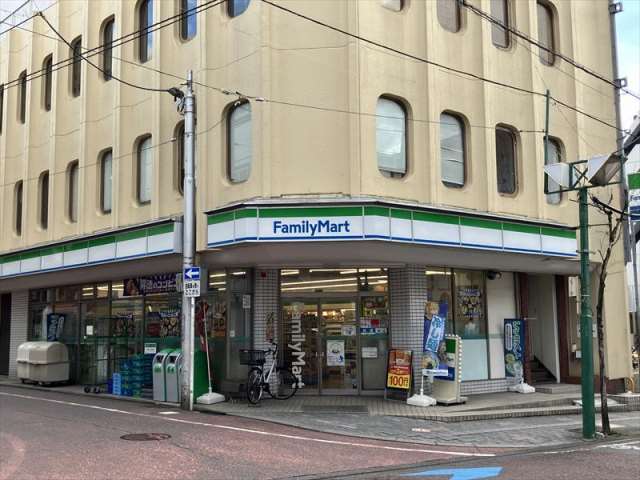 コンビニ　ファミリーマート相模原東林間駅前店（コンビニ）まで444m