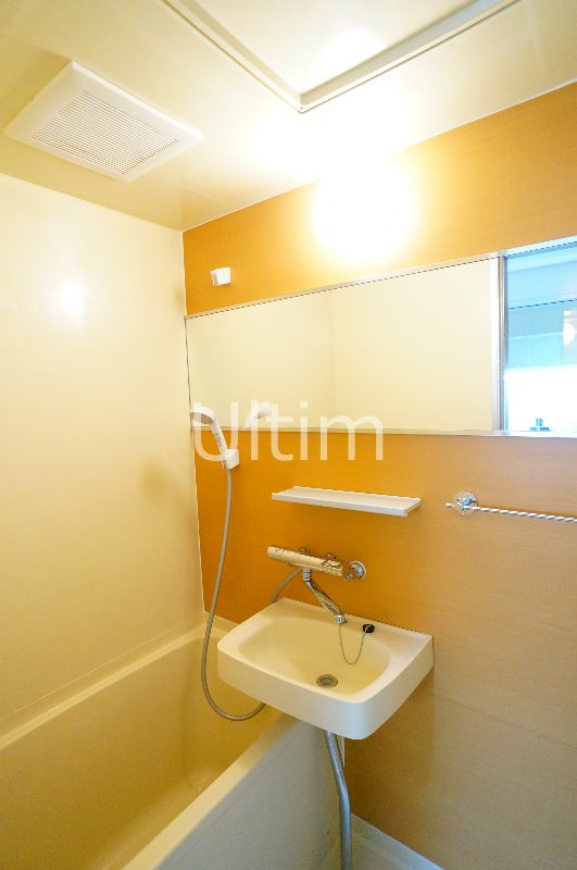 バス・シャワールーム　別部屋のお写真です。ご参考までに！