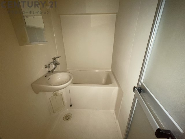 バス・シャワールーム　浴室内に洗面台あり☆