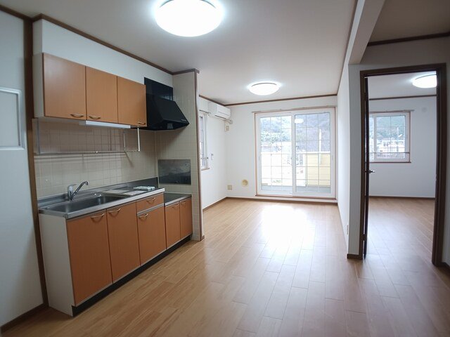 居室・リビング　こちらの居間で趣味の時間をお楽しみください