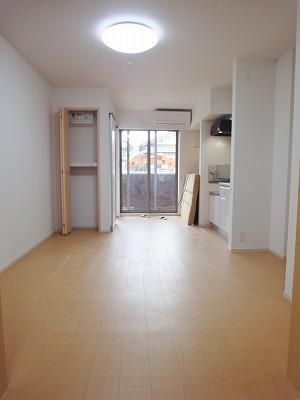 居室・リビング　★日当たり良好・照明付き・明るいリビング★