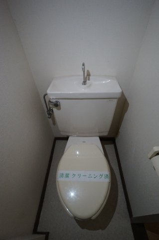 トイレ　別部屋の写真です。