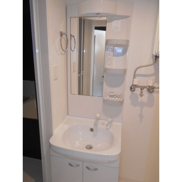 洗面設備　シャワードレッサー付きです！