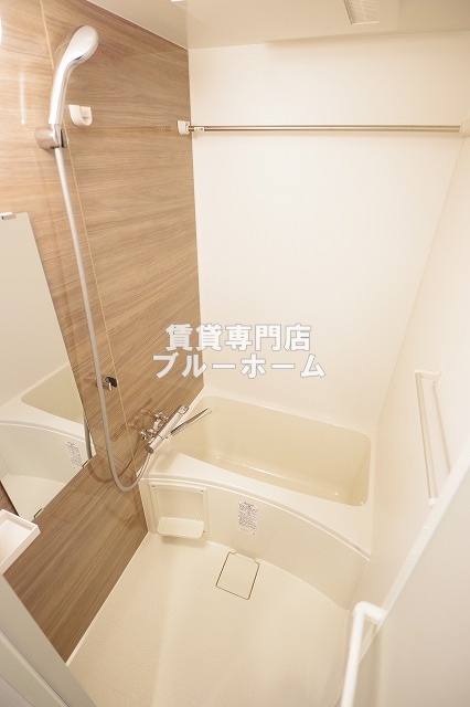 バス・シャワールーム　お風呂は浴室乾燥機付き！